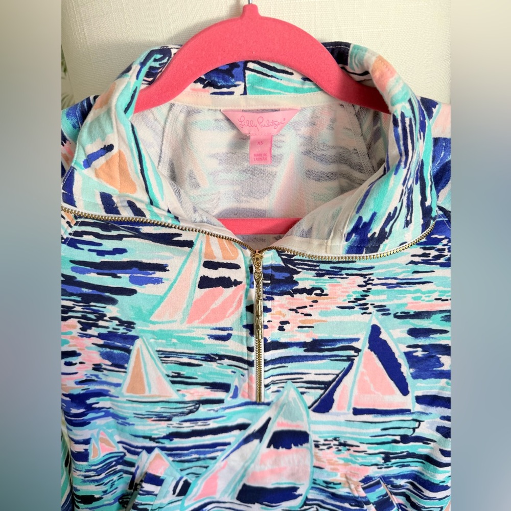 Women’s Lilly Pulitzer Skipper Popover in Pier Pressure. - Picture 3 of 9